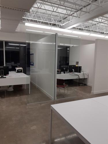 Frameless Office Partition 3